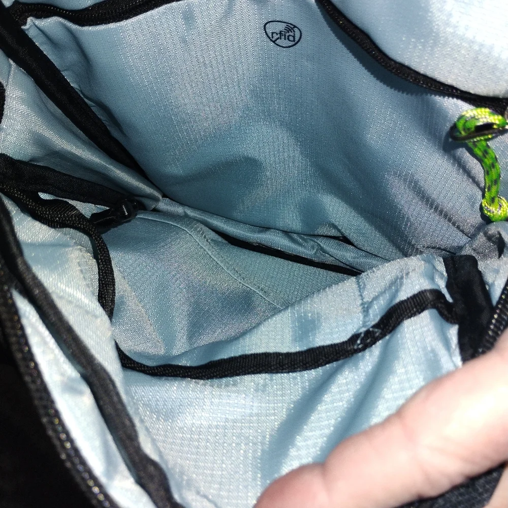 Travelon Anti Theft Greenlander Small Crossbody - Picture 6 of 13